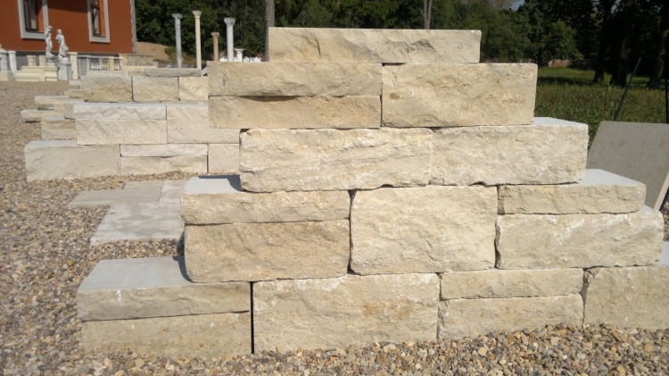 Štípané vápencové kamenné bloky - FS01