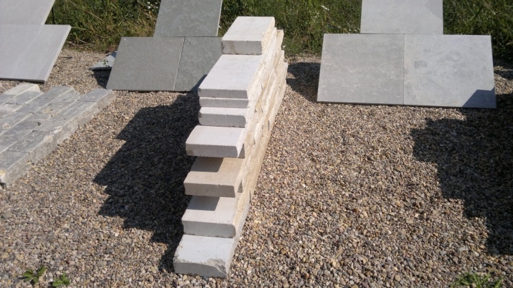 Štípané vápencové kamenné bloky - FS06